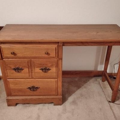 LOT 20 STUDENT DESK WITH CHAIR