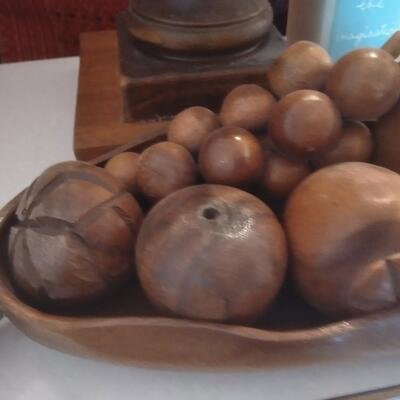 LOT 41 WOODEN FRUIT BOWL WITH WOOD FRUIT & CANDLE HOLDER