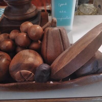 LOT 41 WOODEN FRUIT BOWL WITH WOOD FRUIT & CANDLE HOLDER