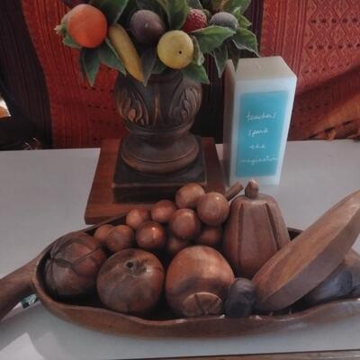 LOT 41 WOODEN FRUIT BOWL WITH WOOD FRUIT & CANDLE HOLDER