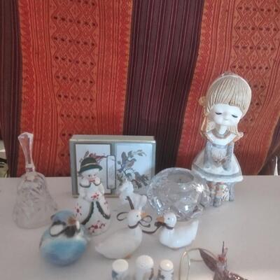 LOT 42 COLLECTABLE FIGURINES