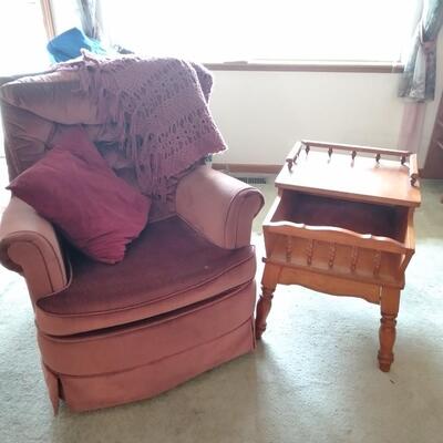 LOT 60 SWIVEL ROCKING CHAIR & END TABLE