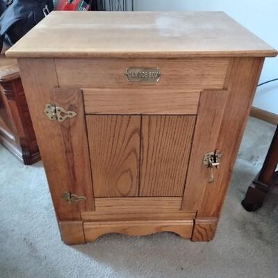 LOT 59 REPRODUCTION ANTIQUE OAK ICEBOX END TABLE