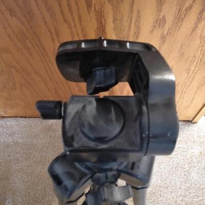 LOT 65 MAGNAVOX CAMCORDER WITH TRIPOD