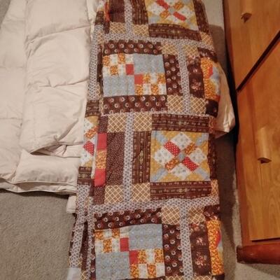 LOT 31  DOWN FEATHER DUVET AND BLANKETS