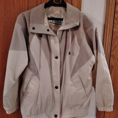 LOT 85 WOMEN'S JACKETS