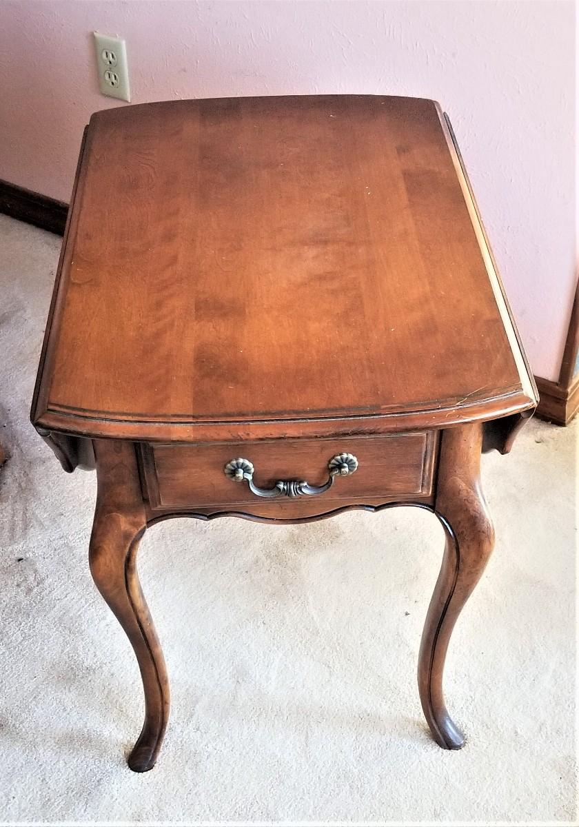 Lot 80 Classic ETHAN ALLEN drop leaf End Table nice!
