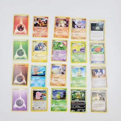 POKÃ‰MON - MULTI YRS  - 2 HOLOGRAPHIC CARDS #19