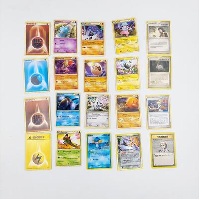 POKÃ‰MON BUNDLE  - MULTI YRS - 2 HOLOGRAPHIC CARDS #25