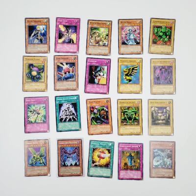 YU-GI-OH - MULTI YRS - 2 HOLOGRAPHIC CARDS #32