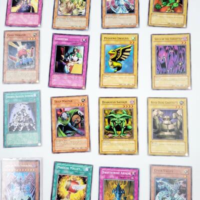 YU-GI-OH - MULTI YRS - 2 HOLOGRAPHIC CARDS #32
