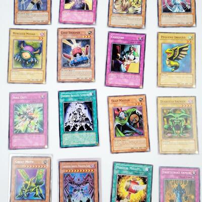 YU-GI-OH - MULTI YRS - 2 HOLOGRAPHIC CARDS #32