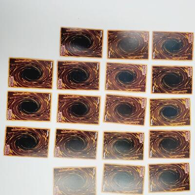 YU-GI-OH - MULTI YRS - 2 HOLIGRAPHIC CARDS  #44