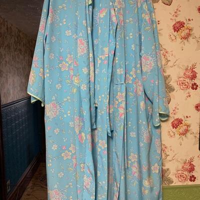 Nice Cruz robe with matching PJâ€™s XL