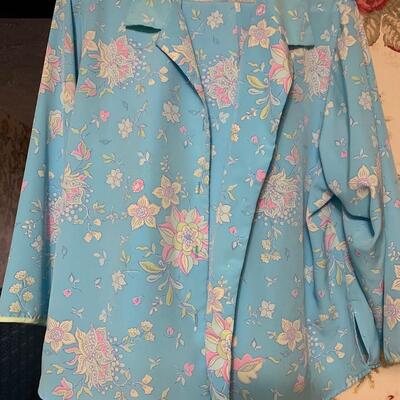 Nice Cruz robe with matching PJâ€™s XL