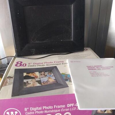 Digital photo frame 8"