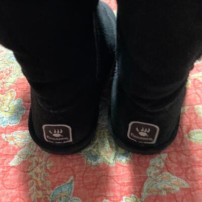 Nice Size 8 Bearpaw boots