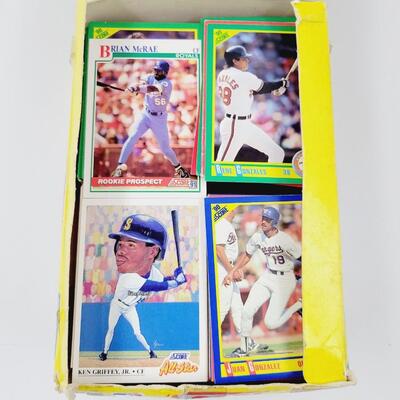 HUGE BUNDLE OF SCORE 1990 & MORE BASEBALL CARDS - BOX INCLUDED