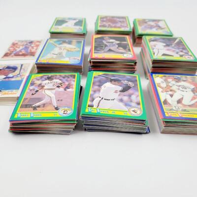 HUGE BUNDLE OF SCORE 1990 & MORE BASEBALL CARDS - BOX INCLUDED
