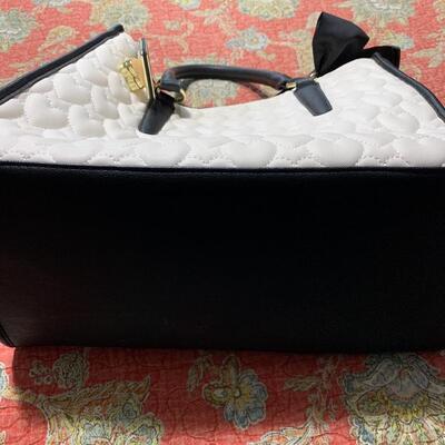 Betsey Johnson heart purse CUTE