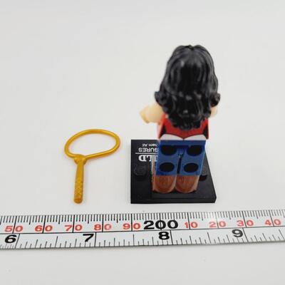 DC WONDER WOMAN MINI FIGURE W/ LASSO