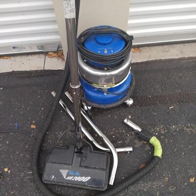 Vacuum Blue Max Air 2000