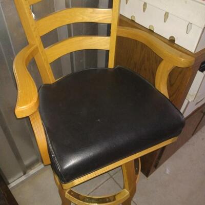 Tall swivel chair