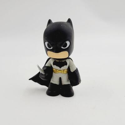 FUNKO MINI MYSTERY BATMAN