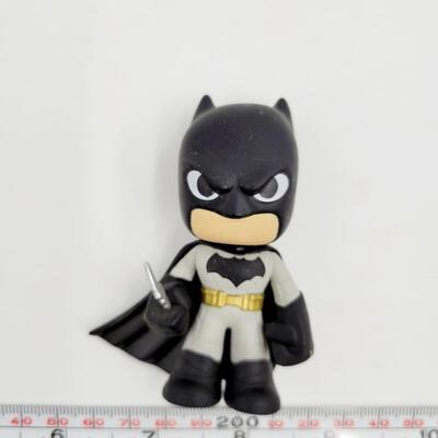 FUNKO MINI MYSTERY BATMAN