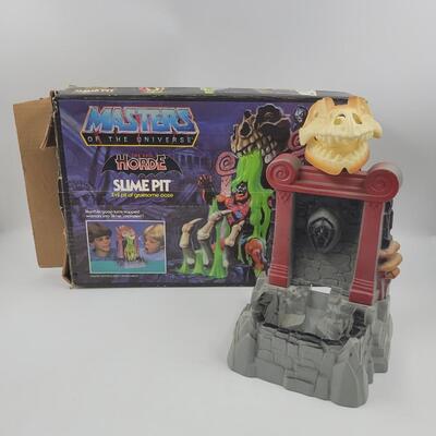 1985 MASTERS OF THE UNIVERSE SLIME PIT W/ ORIGINAL BOX