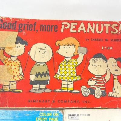 VINTAGE PEANUTS CARTOON BOOK BUNDLE #1