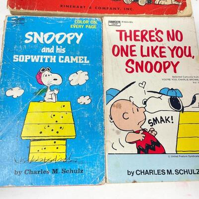VINTAGE PEANUTS CARTOON BOOK BUNDLE #1