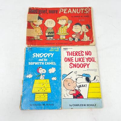 VINTAGE PEANUTS CARTOON BOOK BUNDLE #1