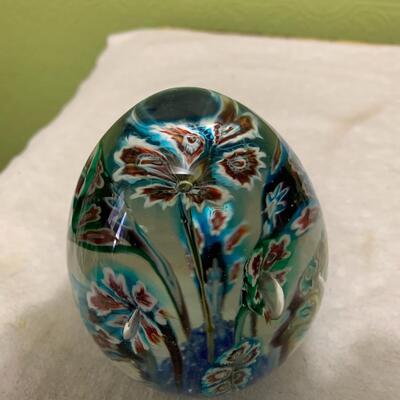 Beautiful Murano Italy glass egg shaped floral paperweight