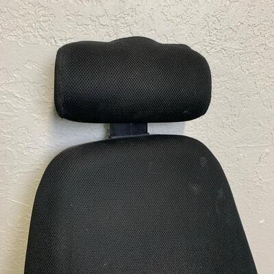 #287 Rolling Office Chair With Head Rest