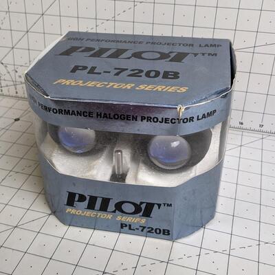 #138 Pilot PL-720B Projector Series In Box