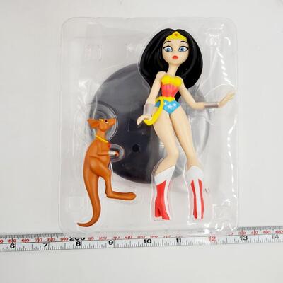 LOOT CRATE EXCLUSIVE WONDER WOMAN FIGURINE