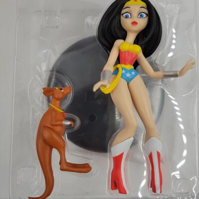 LOOT CRATE EXCLUSIVE WONDER WOMAN FIGURINE