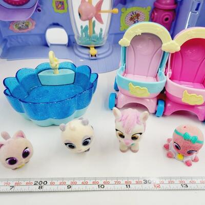 LITTLEST PET SHOP GROOM SHOP W/ LITTLES PETS & ACCESSORIES