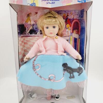 BEAUTIFUL PORCELAIN 50S HIGH DOLL