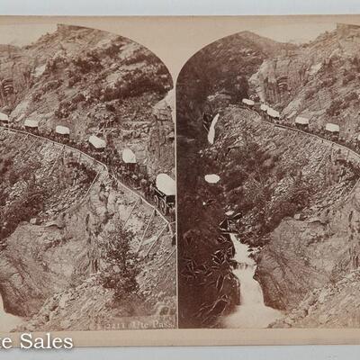 STEREOVIEW - COVERED WAGONS DESCENDING PIKES PEAK