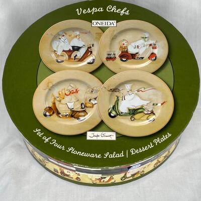 Vespa Chefs Salad/Dessert Plates in covered box