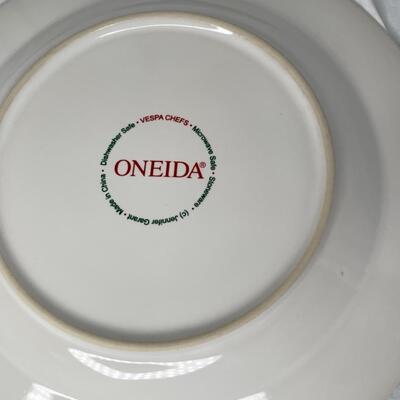 Vespa Chefs Salad/Dessert Plates in covered box