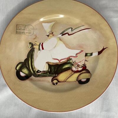 Vespa Chefs Salad/Dessert Plates in covered box