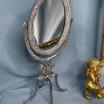 5 Mirrors various sizes, 2 Mirrored Makeup Trays