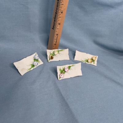 4 Vintage Porcelain Place Holders