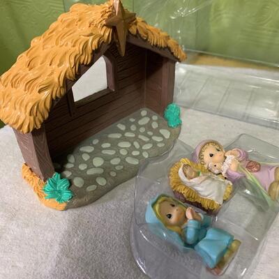 Precious moments manger scene