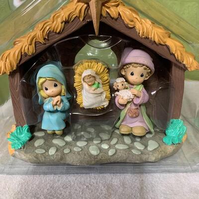 Precious moments manger scene