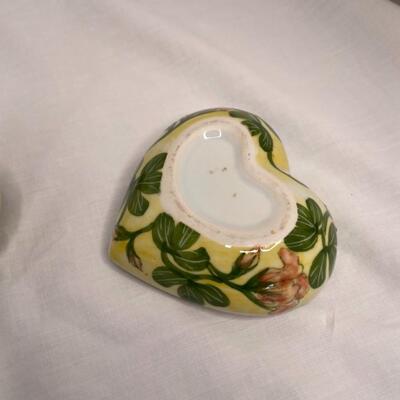 4 pieces of Japanese Porcelain