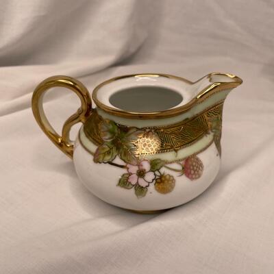 4 pieces of Japanese Porcelain